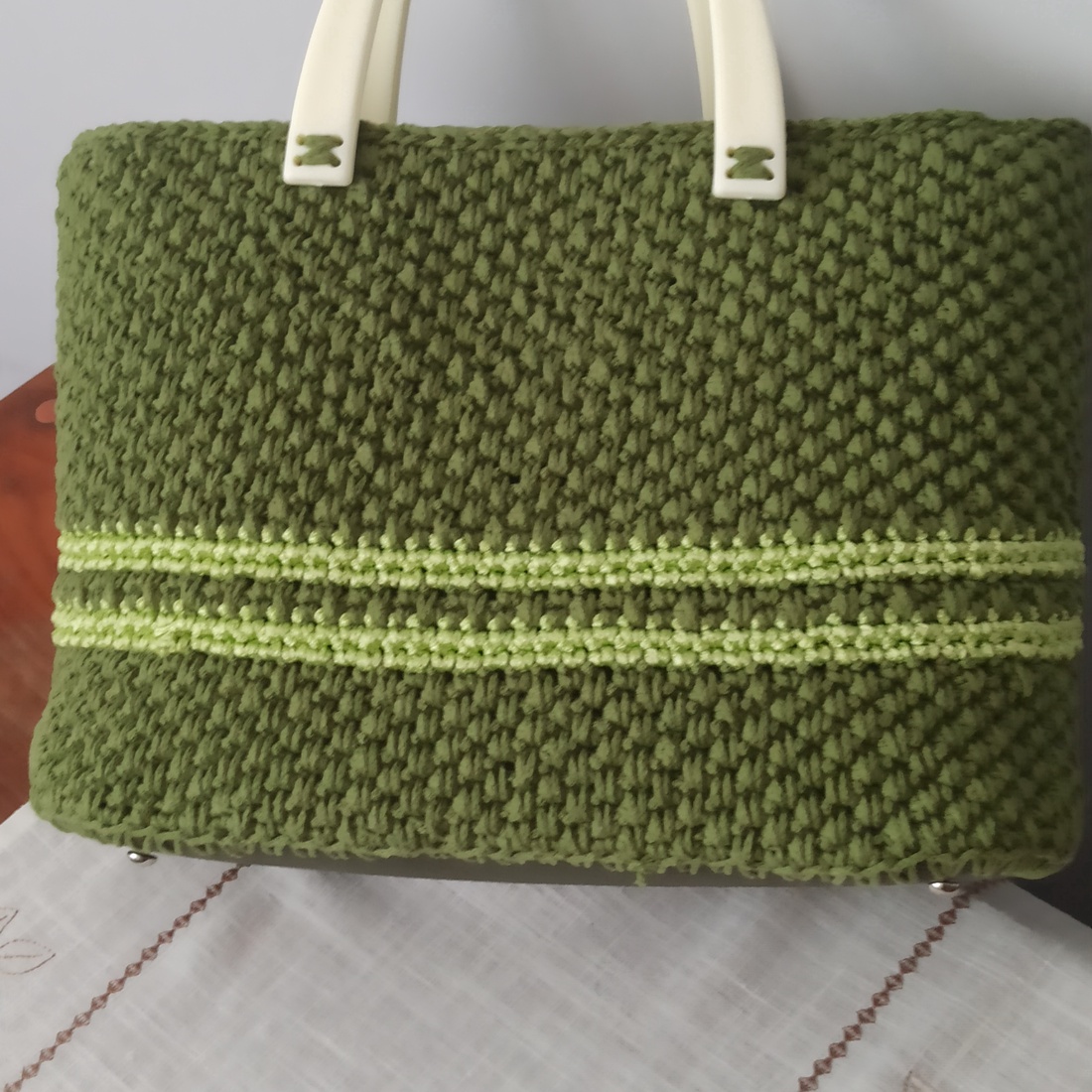 Geanta croșetată - geantă și husă - accesorii genți - breloc - Artynos.ro Geanta croșetată - geantă și husă - accesorii genți - breloc - Artynos.ro