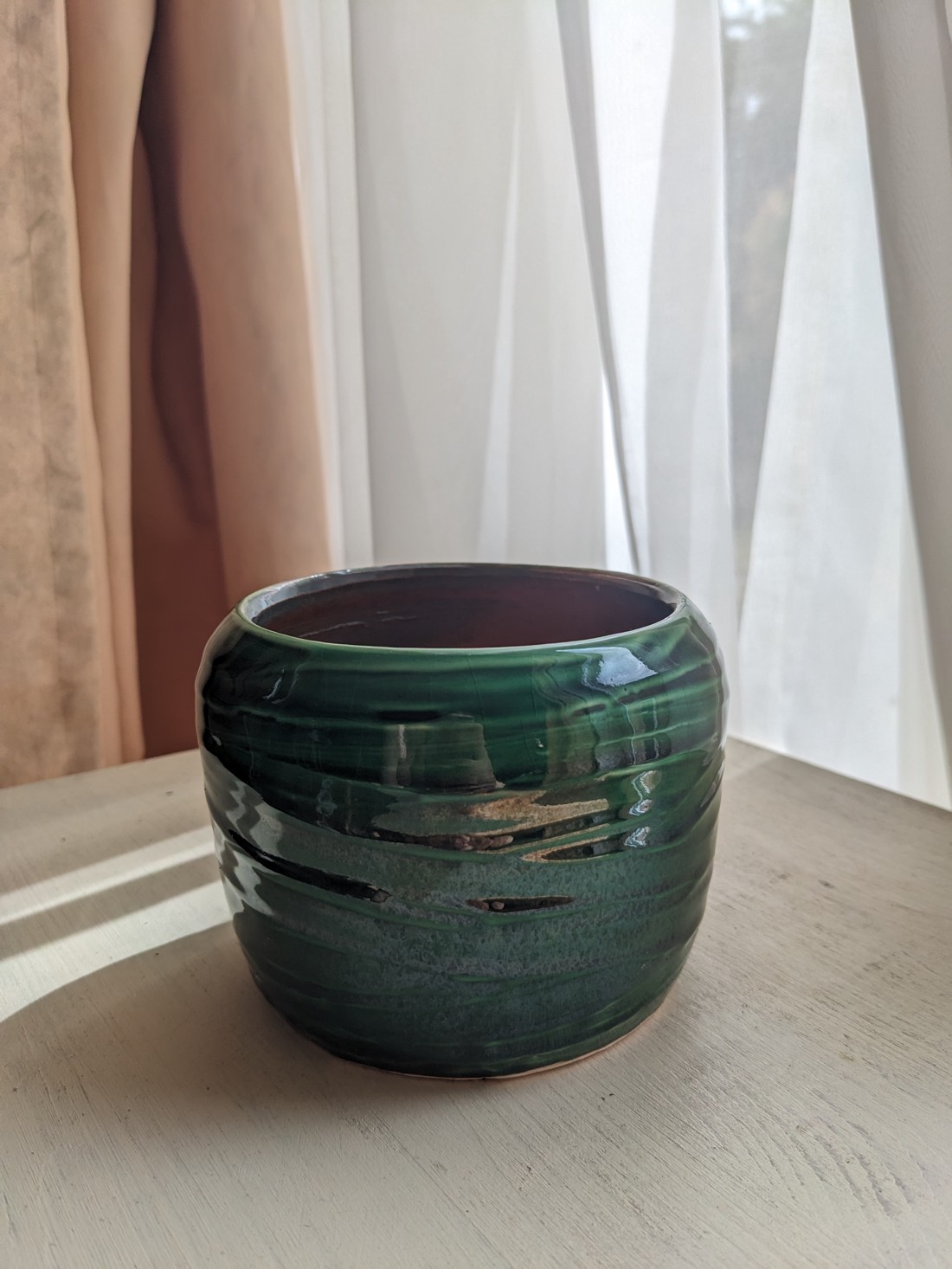 Suport de flori din ceramică verde - - Artynos.ro Suport de flori din ceramică verde - - Artynos.ro