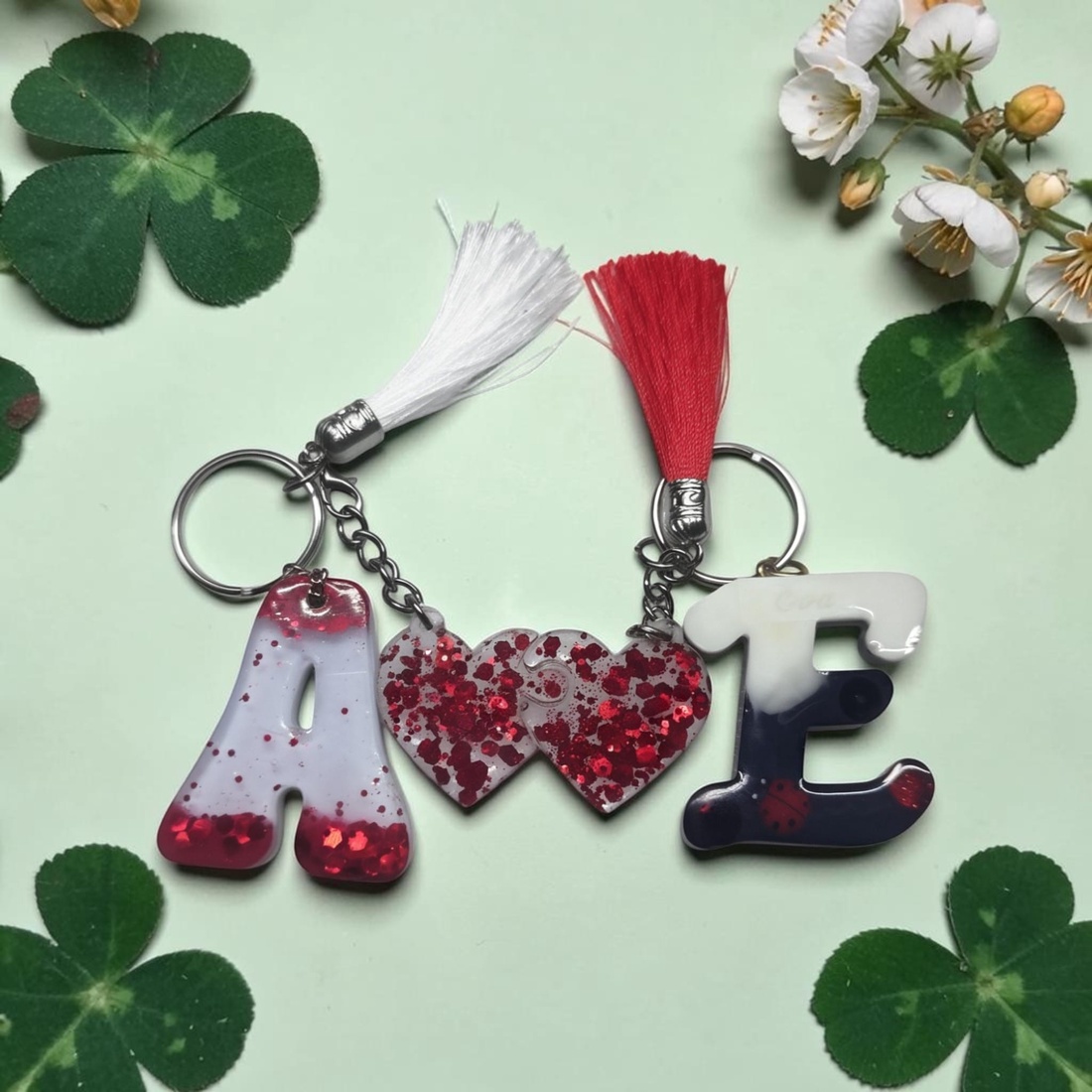 Set Brelocuri Handmade pentru Îndrăgostiți / Prieteni � Inițiale Personalizabile - casă & stil de viață - decorațiuni de casă - decorațiuni de pereți - litere decorative  - Artynos.ro