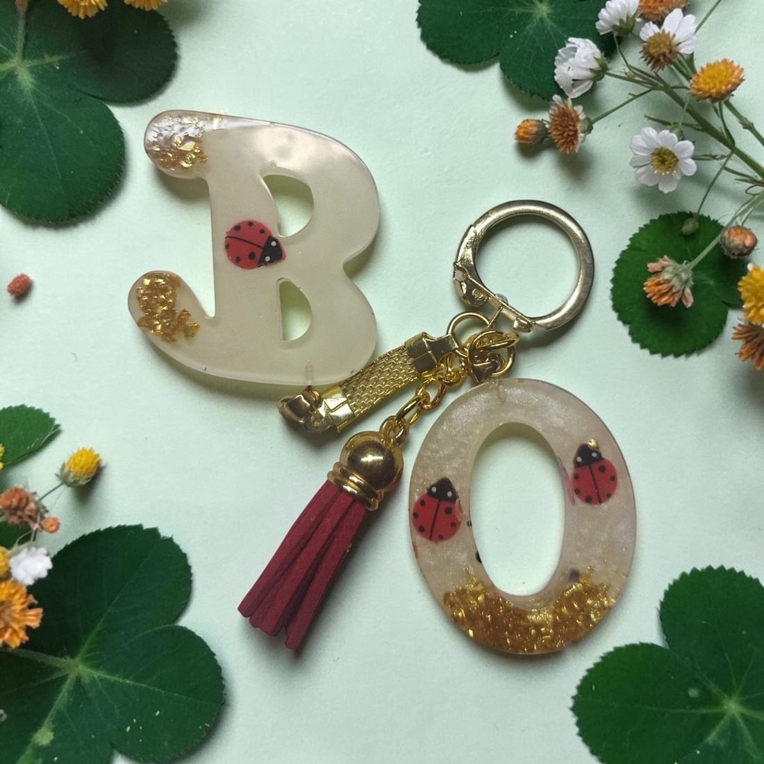 Set Brelocuri Handmade pentru Îndrăgostiți / Prieteni � Inițiale Personalizabile - casă & stil de viață - decorațiuni de casă - decorațiuni de pereți - litere decorative  - Artynos.ro