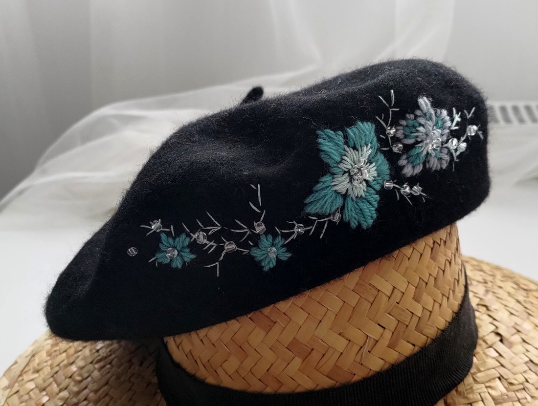 Bereta lânā cu broderie manuala Flori de gheata - îmbrăcăminte și modă - eșarfe, pălării, fularuri - pălărie - Artynos.ro