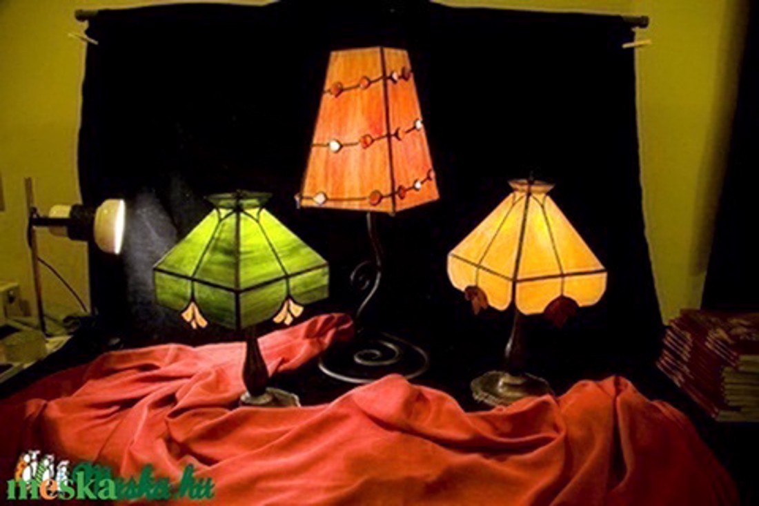 Familia de lămpi Tiffany - - Artynos.ro Familia de lămpi Tiffany - - Artynos.ro