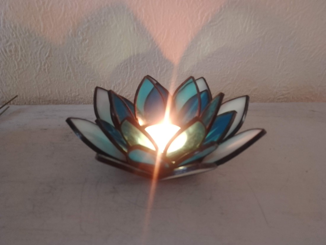 Lumină pură, armonie - Floare de Lotus tiffany suport lumânare, cadou spiritual pentru meditație, yoga. - casă & stil de viață - lumânări, parfumuri, arome - suport lumânări - Artynos.ro Lumină pură, armonie - Floare de Lotus tiffany suport lumânare, cadou spiritual pentru meditație, yoga. - casă & stil de viață - lumânări, parfumuri, arome - suport lumânări - Artynos.ro