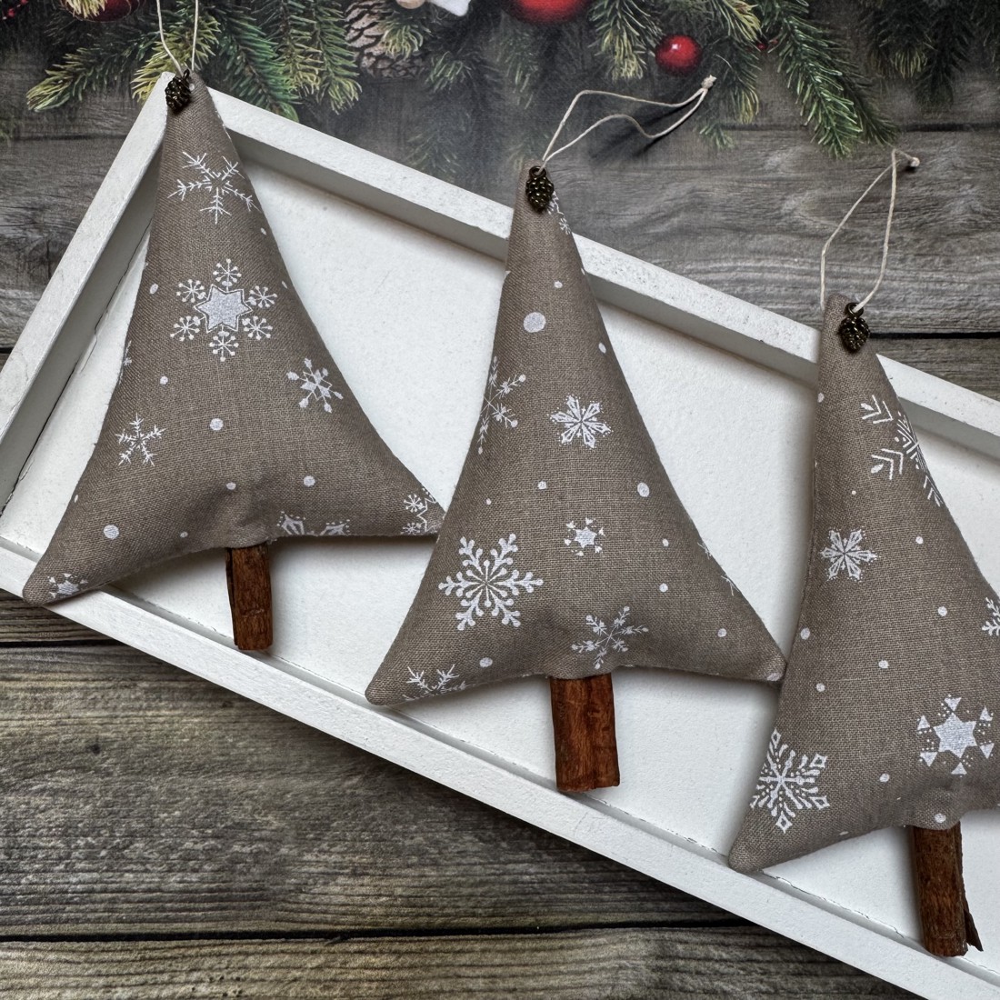 Pom de pin ornament de Crăciun cu bețe de scorțișoară / set de 3/ -  - Artynos.ro