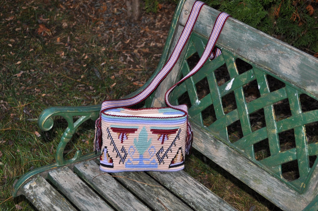 Geanta handmade Muntenia- motiv popular traditional patru cai si floare de cuisoare colectia urban - geantă și husă - genți de umăr și genți de mână - genți de umăr - Artynos.ro Geanta handmade Muntenia- motiv popular traditional patru cai si floare de cuisoare colectia urban - geantă și husă - genți de umăr și genți de mână - genți de umăr - Artynos.ro