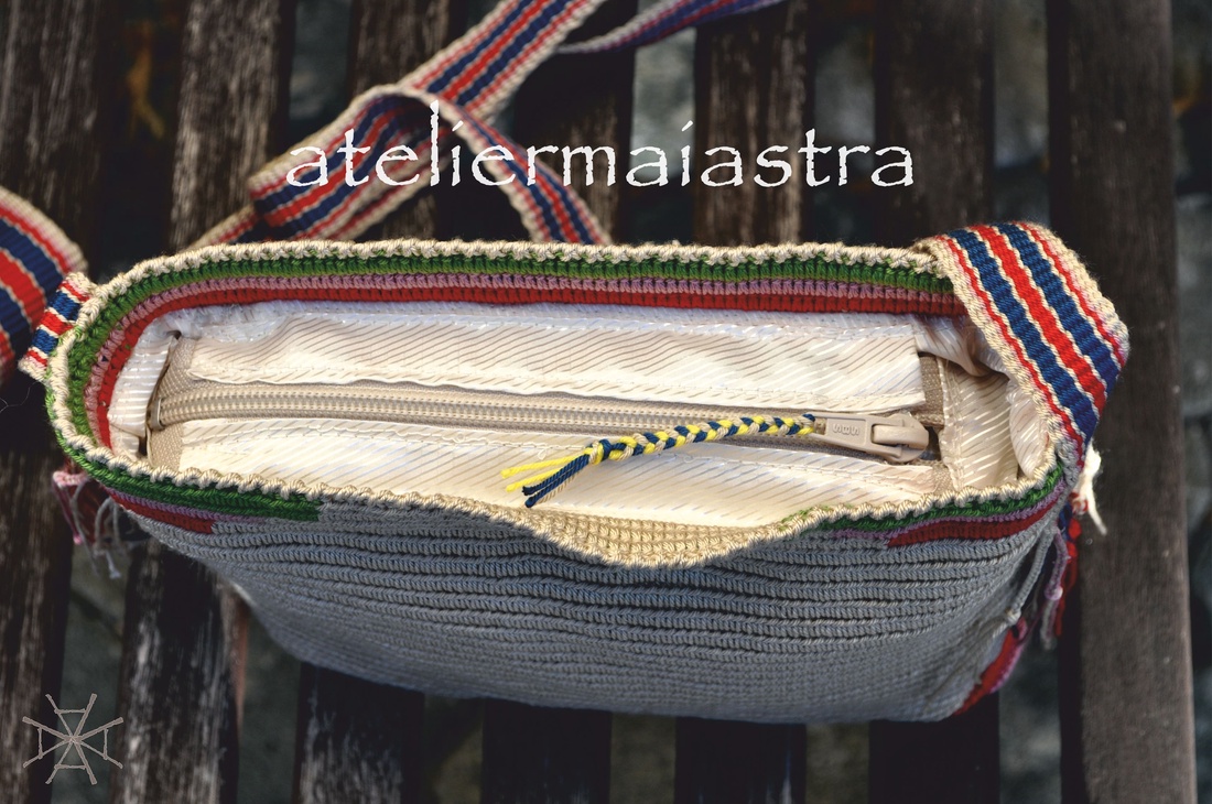 Geanta handmade Oltenia- motiv popular traditional flori colectia traditional - geantă și husă - genți de umăr și genți de mână - genți de umăr - Artynos.ro Geanta handmade Oltenia- motiv popular traditional flori colectia traditional - geantă și husă - genți de umăr și genți de mână - genți de umăr - Artynos.ro