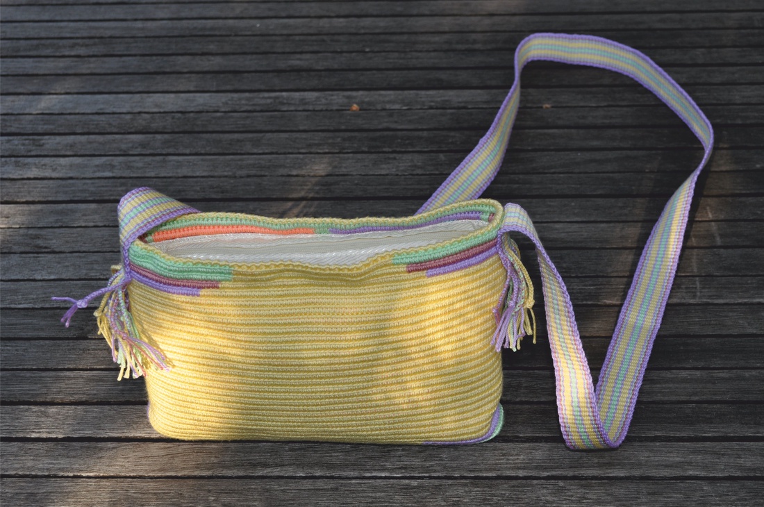 Geanta handmade Oltenia- motiv popular traditional flori colectia urban - geantă și husă - genți de umăr și genți de mână - genți de umăr - Artynos.ro Geanta handmade Oltenia- motiv popular traditional flori colectia urban - geantă și husă - genți de umăr și genți de mână - genți de umăr - Artynos.ro