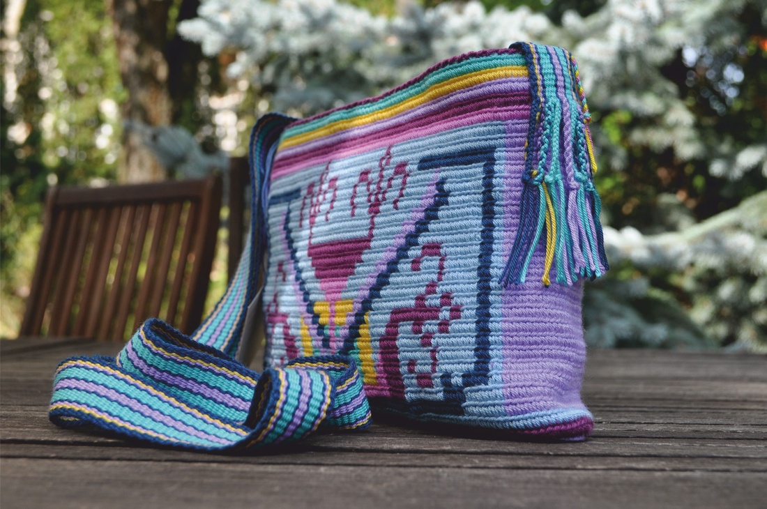 Geanta handmade Transilvania- motiv popular traditional aripile rotilor de moara colectia urban - geantă și husă - genți de umăr și genți de mână - genți de umăr - Artynos.ro Geanta handmade Transilvania- motiv popular traditional aripile rotilor de moara colectia urban - geantă și husă - genți de umăr și genți de mână - genți de umăr - Artynos.ro