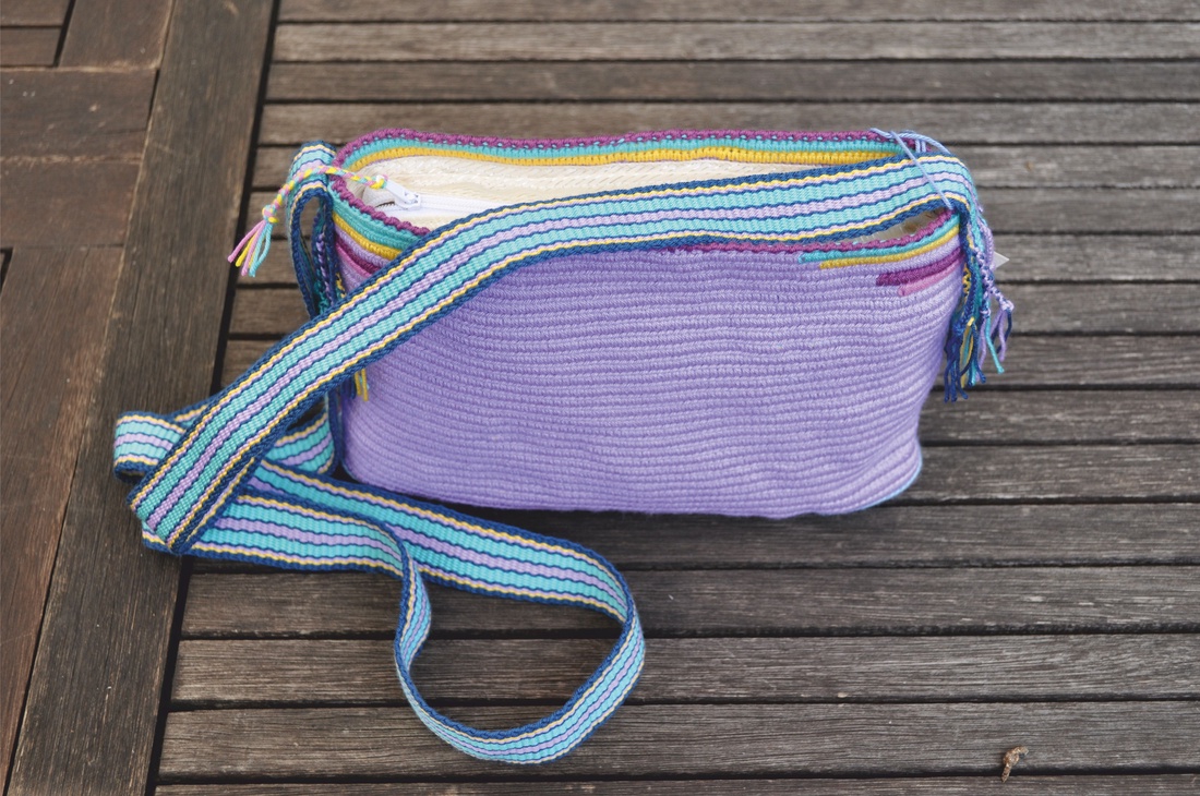 Geanta handmade Transilvania- motiv popular traditional aripile rotilor de moara colectia urban - geantă și husă - genți de umăr și genți de mână - genți de umăr - Artynos.ro Geanta handmade Transilvania- motiv popular traditional aripile rotilor de moara colectia urban - geantă și husă - genți de umăr și genți de mână - genți de umăr - Artynos.ro
