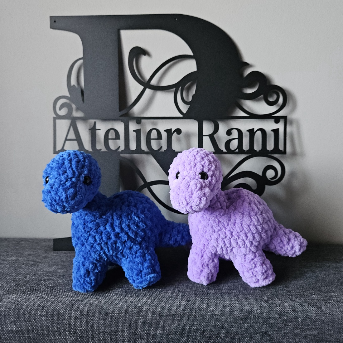 Brontosaurus Crosetat Handmade - jucării și echipamente pentru copii - plușuri - păpușă croșetată, păpușă de pluș - Artynos.ro Brontosaurus Crosetat Handmade - jucării și echipamente pentru copii - plușuri - păpușă croșetată, păpușă de pluș - Artynos.ro