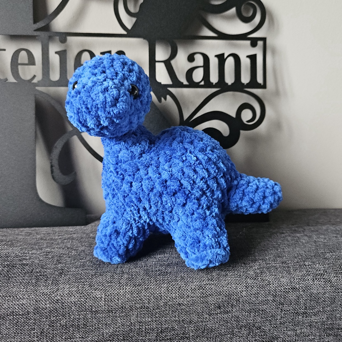 Brontosaurus Crosetat Handmade - jucării și echipamente pentru copii - plușuri - păpușă croșetată, păpușă de pluș - Artynos.ro Brontosaurus Crosetat Handmade - jucării și echipamente pentru copii - plușuri - păpușă croșetată, păpușă de pluș - Artynos.ro