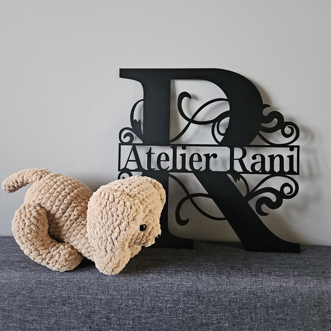 Cățel Croșetat Manual - jucării și echipamente pentru copii - plușuri - păpușă croșetată, păpușă de pluș - Artynos.ro Cățel Croșetat Manual - jucării și echipamente pentru copii - plușuri - păpușă croșetată, păpușă de pluș - Artynos.ro
