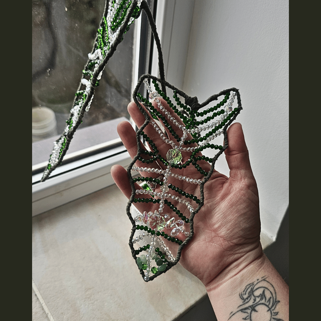 Planta din Cristale - Alocasia 01 - Suncatcher - casă & stil de viață - decorațiuni de casă - accesorii florale - ghiveci de plante - Artynos.ro