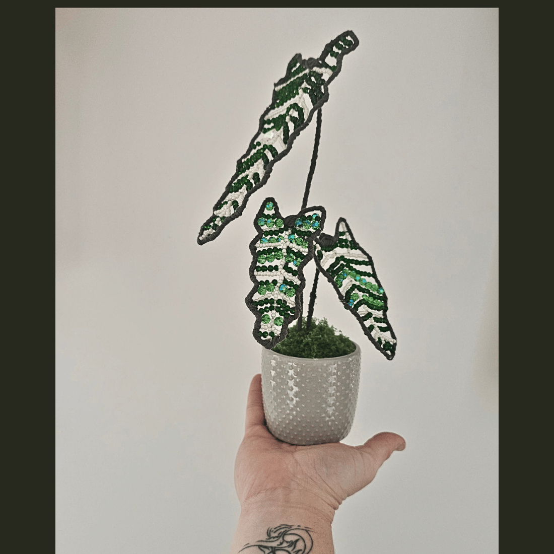 Planta din Cristale - Alocasia 02 - Suncatcher - casă & stil de viață - decorațiuni de casă - accesorii florale - ghiveci de plante - Artynos.ro