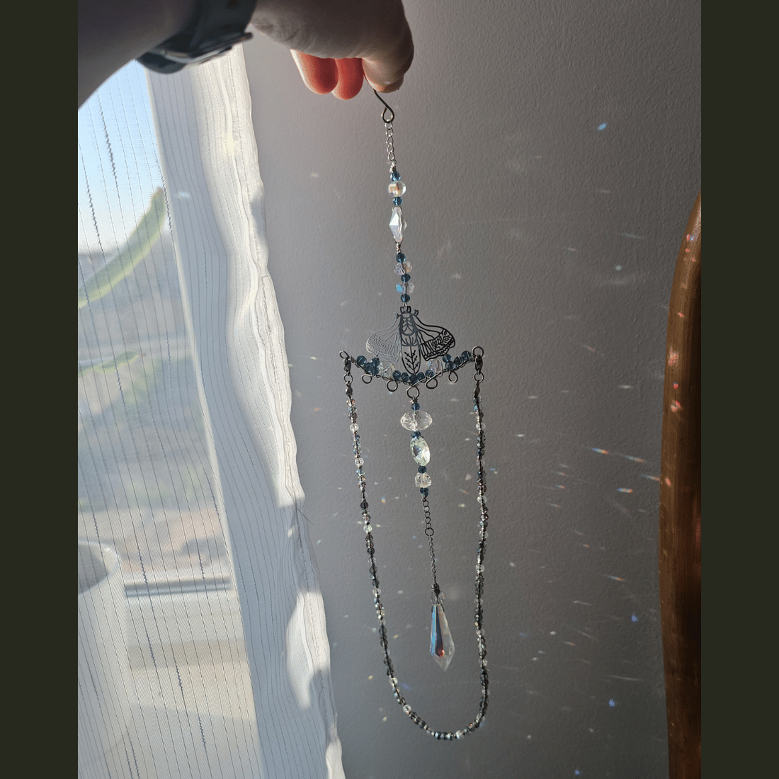 Suncatcher - Suport Bijuterii - cu Fluture si Cristale - casă & stil de viață - decorațiuni de casă - decorațiuni de masă și rafturi - copaci din mărgele și sârmă - Artynos.ro