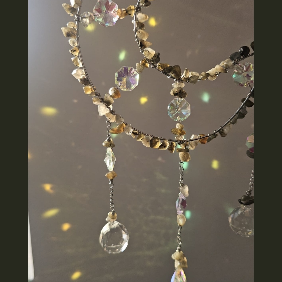 Suncatcher - Luna - Prinzator se Soare cu Labradorit  - casă & stil de viață - decorațiuni de casă - decorațiuni de masă și rafturi - copaci din mărgele și sârmă - Artynos.ro