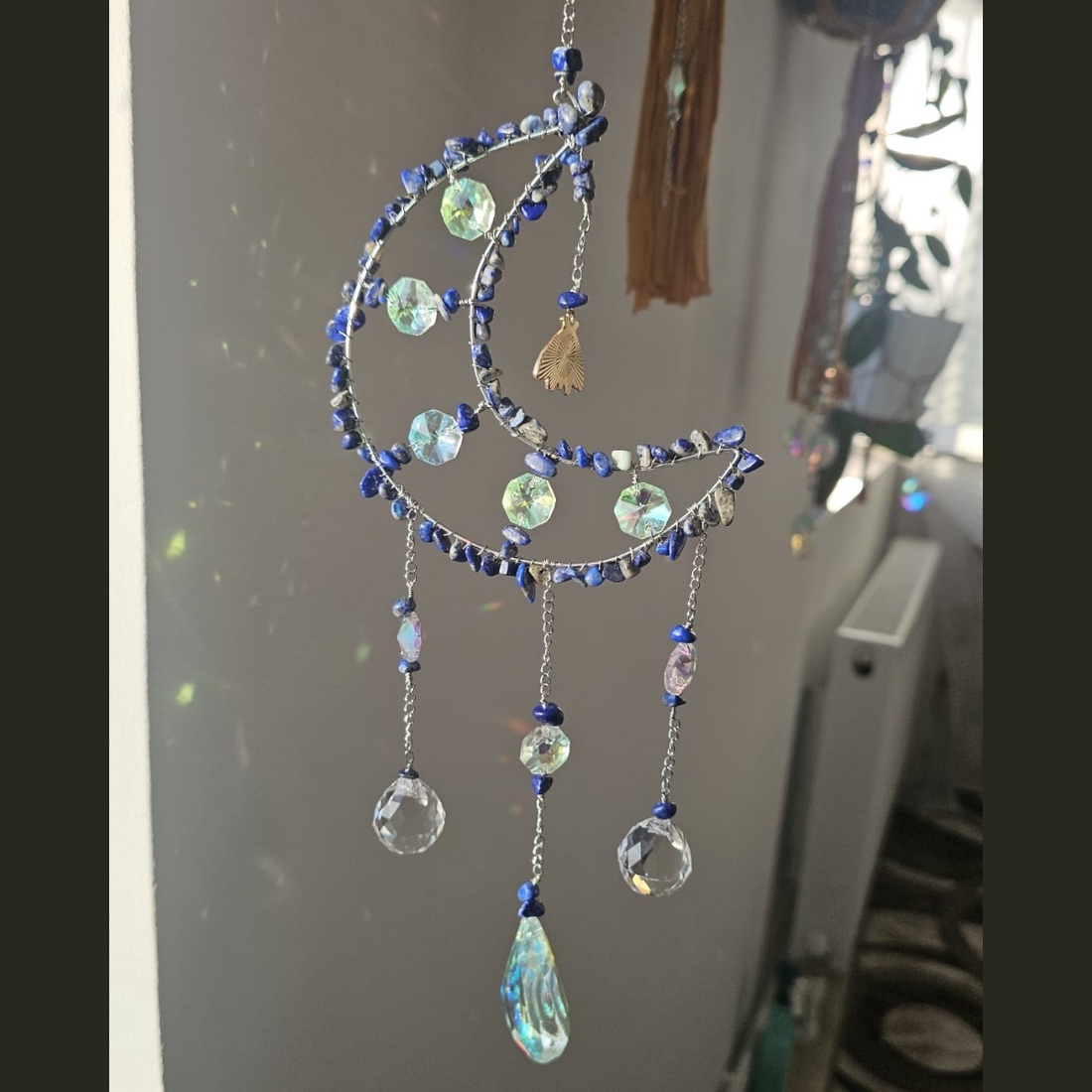 Suncatcher - Luna - Prinzator se Soare cu Lapis Lazuli - casă & stil de viață - decorațiuni de casă - decorațiuni de masă și rafturi - copaci din mărgele și sârmă - Artynos.ro