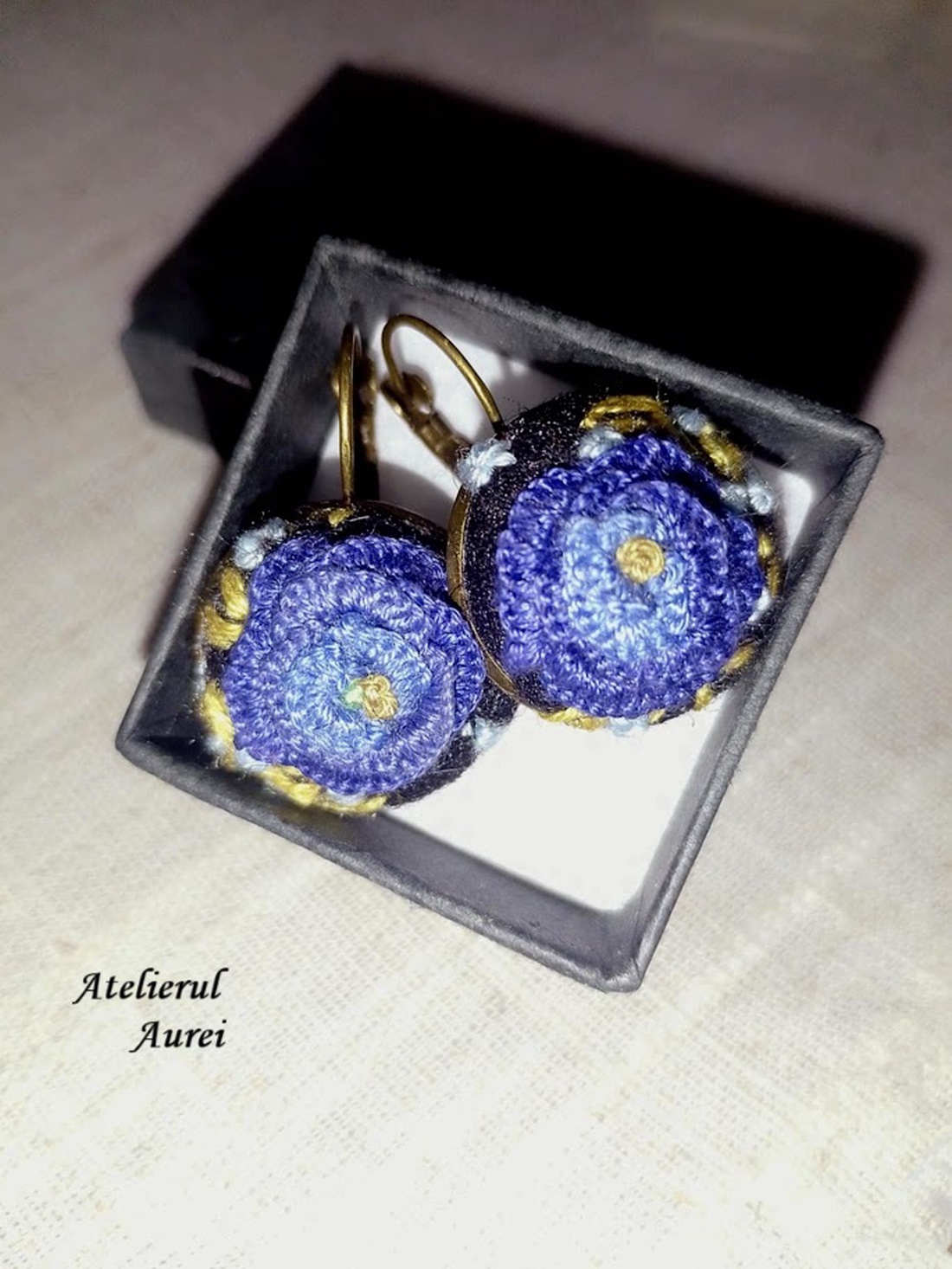 Cercei cu broderie manuală - bijuterii - cercei - cercei brodați - Artynos.ro