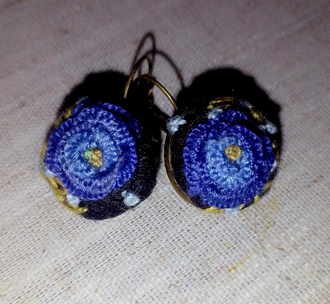 Cercei cu broderie manuală - bijuterii - cercei - cercei brodați - Artynos.ro