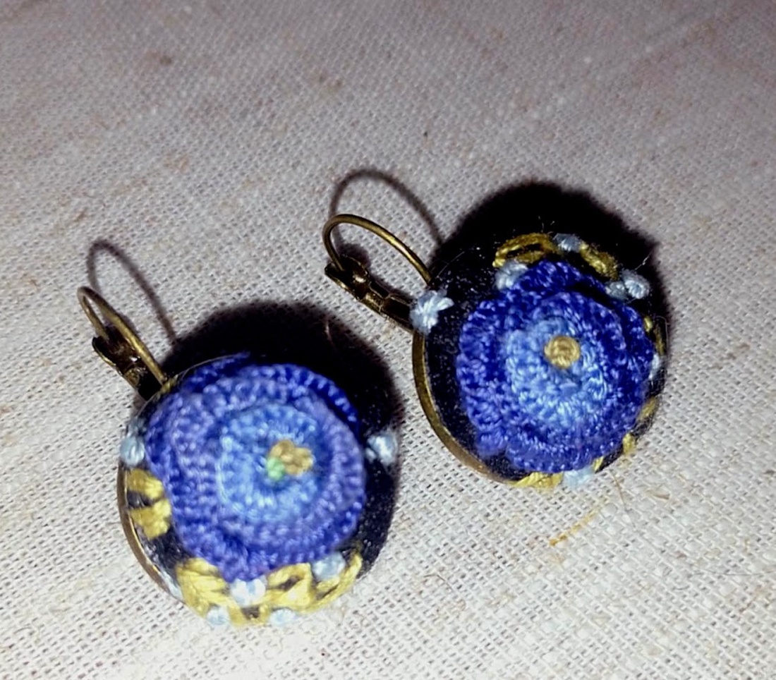 Cercei cu broderie manuală - bijuterii - cercei - cercei brodați - Artynos.ro