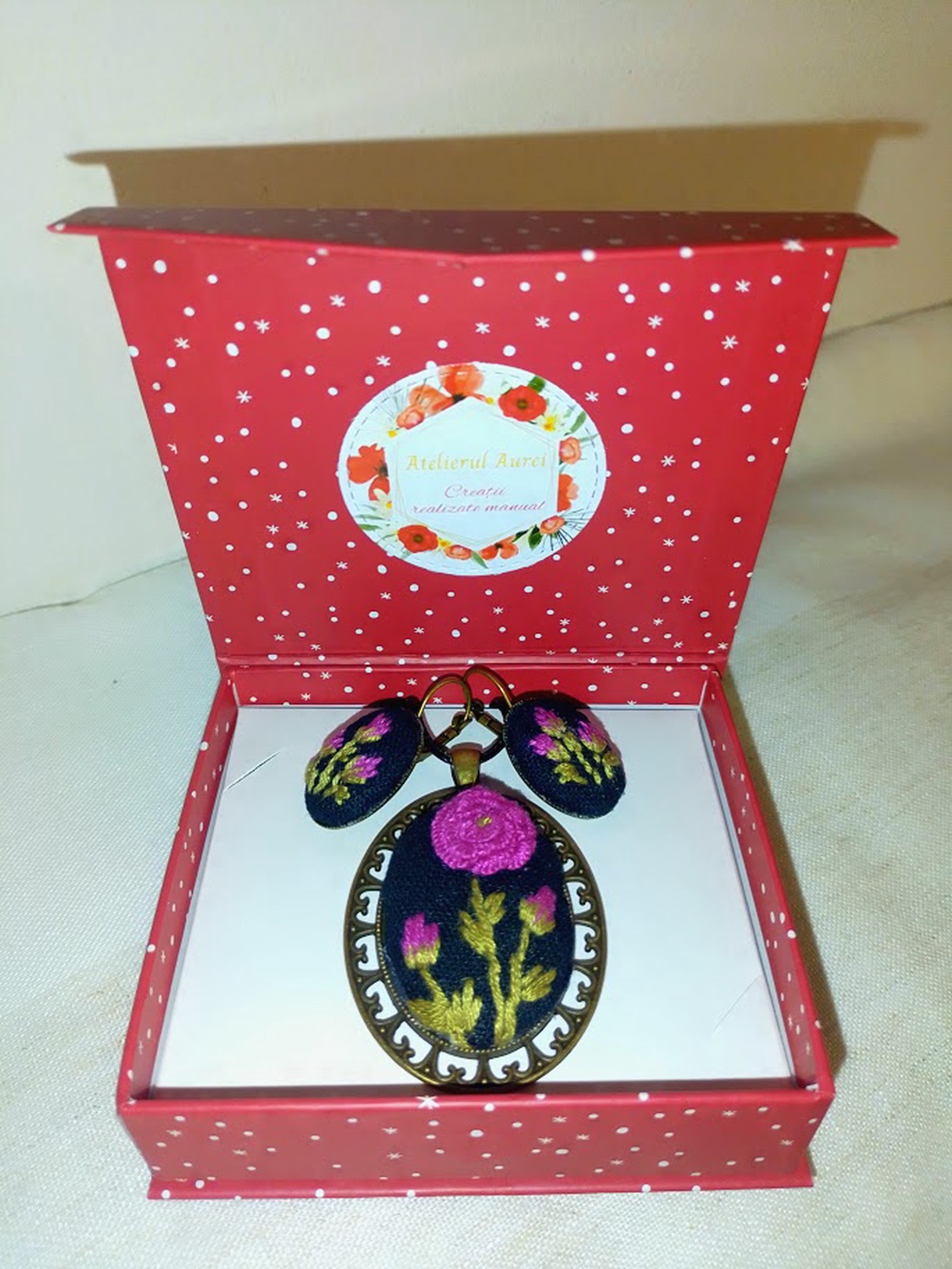 Set bijuterii cu broderie manuală - bijuterii - seturi de bijuterii - Artynos.ro