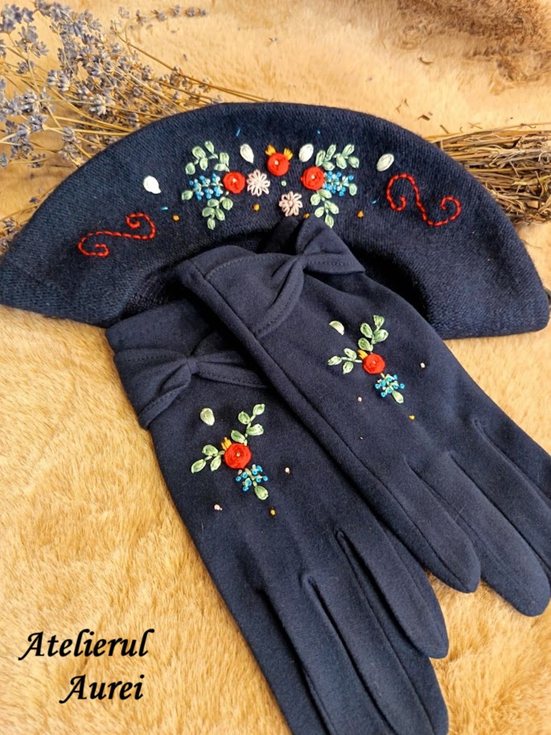 Set brodat: beretă și mănuși - îmbrăcăminte și modă - eșarfe, pălării, fularuri - pălărie - Artynos.ro