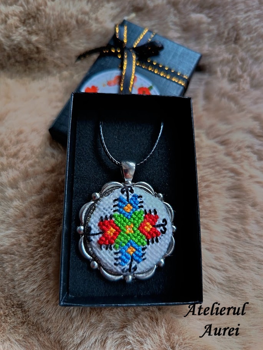 Pandantiv cu motiv tradițional - bijuterii - coliere - pandative - Artynos.ro