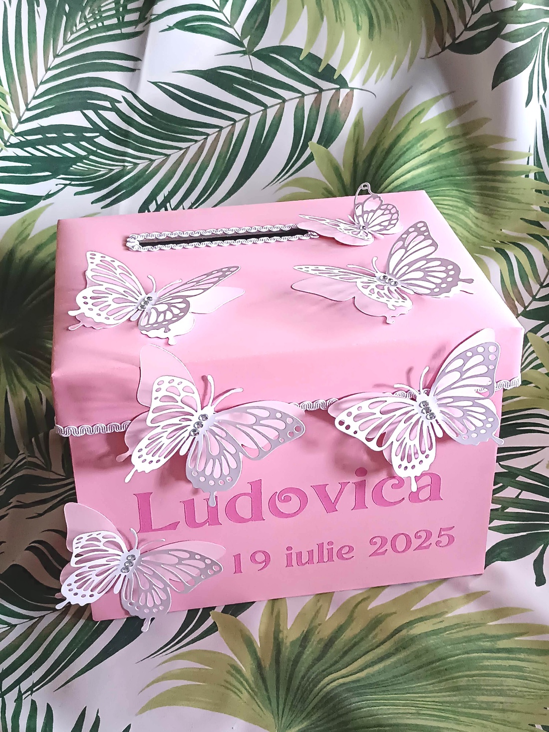 Cutie pentru dar botez fetita fluturasi roz - jucării și echipamente pentru copii - daruri de botez - Artynos.ro Cutie pentru dar botez fetita fluturasi roz - jucării și echipamente pentru copii - daruri de botez - Artynos.ro
