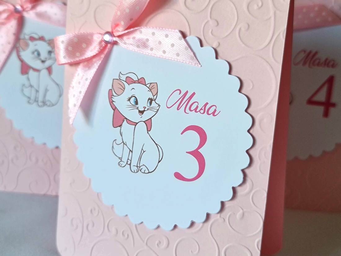 Numere masă botez fetițe pisicuța Marie - jucării și echipamente pentru copii - daruri de botez - Artynos.ro