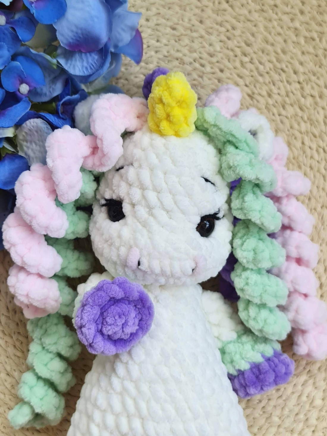 Unicorn de pluș croșetat manual - jucării și echipamente pentru copii - plușuri - unicorn - Artynos.ro Unicorn de pluș croșetat manual - jucării și echipamente pentru copii - plușuri - unicorn - Artynos.ro