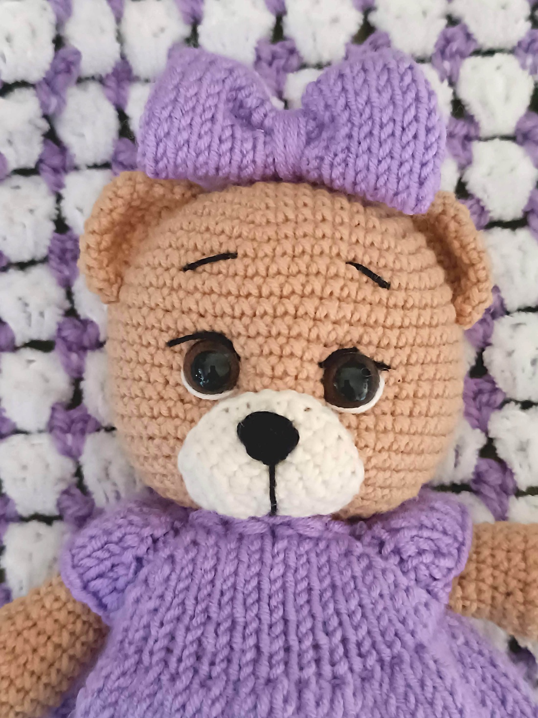 Set pentru bebeluși, păturică și ursuleț croșetate manual - jucării și echipamente pentru copii - cadouri baby shower - Artynos.ro Set pentru bebeluși, păturică și ursuleț croșetate manual - jucării și echipamente pentru copii - cadouri baby shower - Artynos.ro
