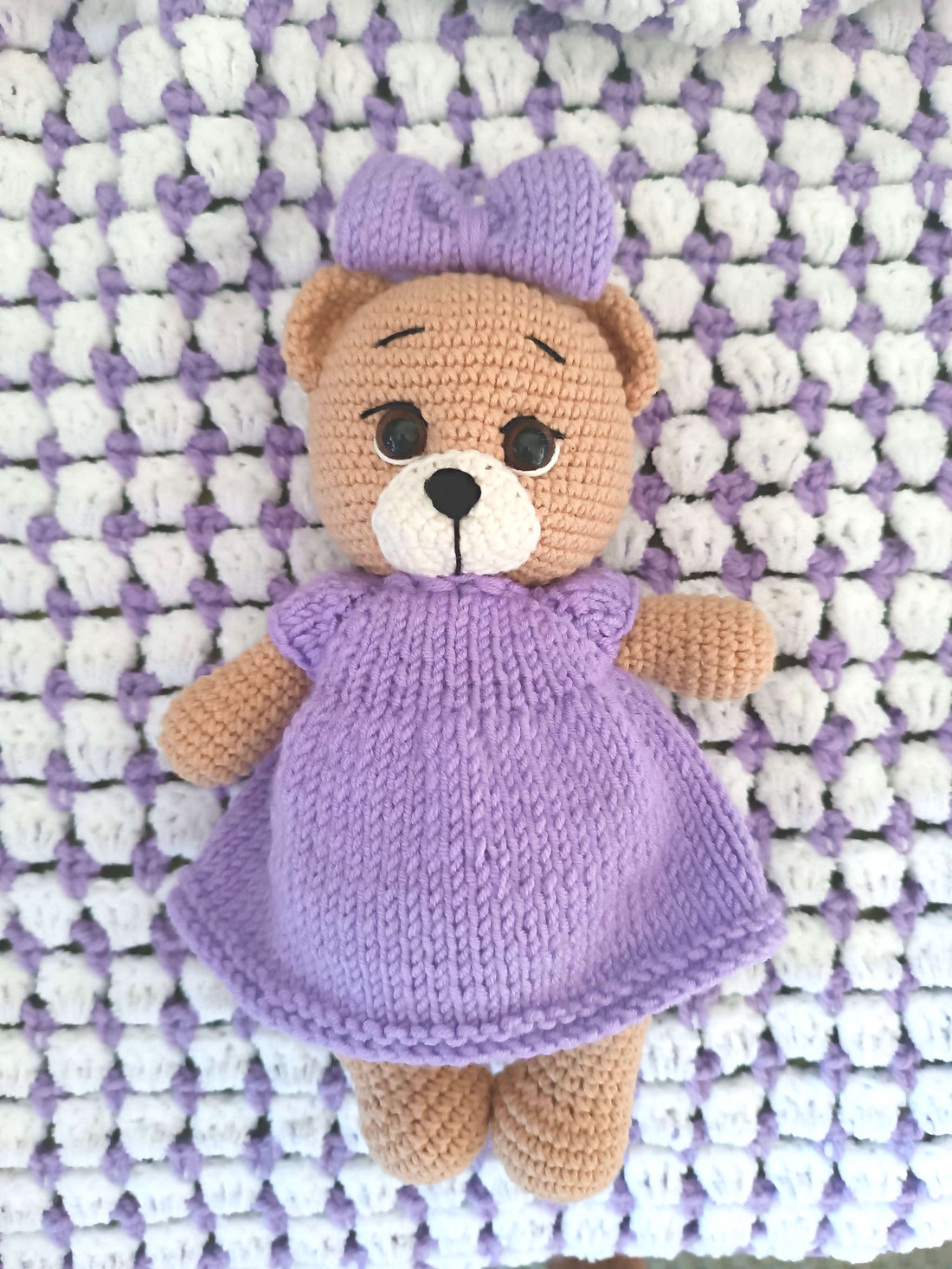 Set pentru bebeluși, păturică și ursuleț croșetate manual - jucării și echipamente pentru copii - cadouri baby shower - Artynos.ro Set pentru bebeluși, păturică și ursuleț croșetate manual - jucării și echipamente pentru copii - cadouri baby shower - Artynos.ro