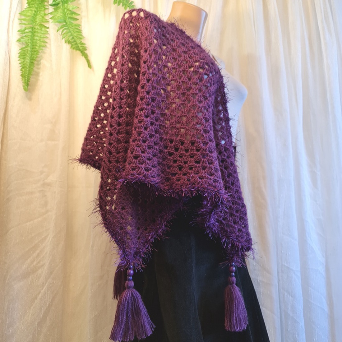 Șal triunghiular croșetat manual ANA - îmbrăcăminte și modă - eșarfe, pălării, fularuri - șaluri - Artynos.ro