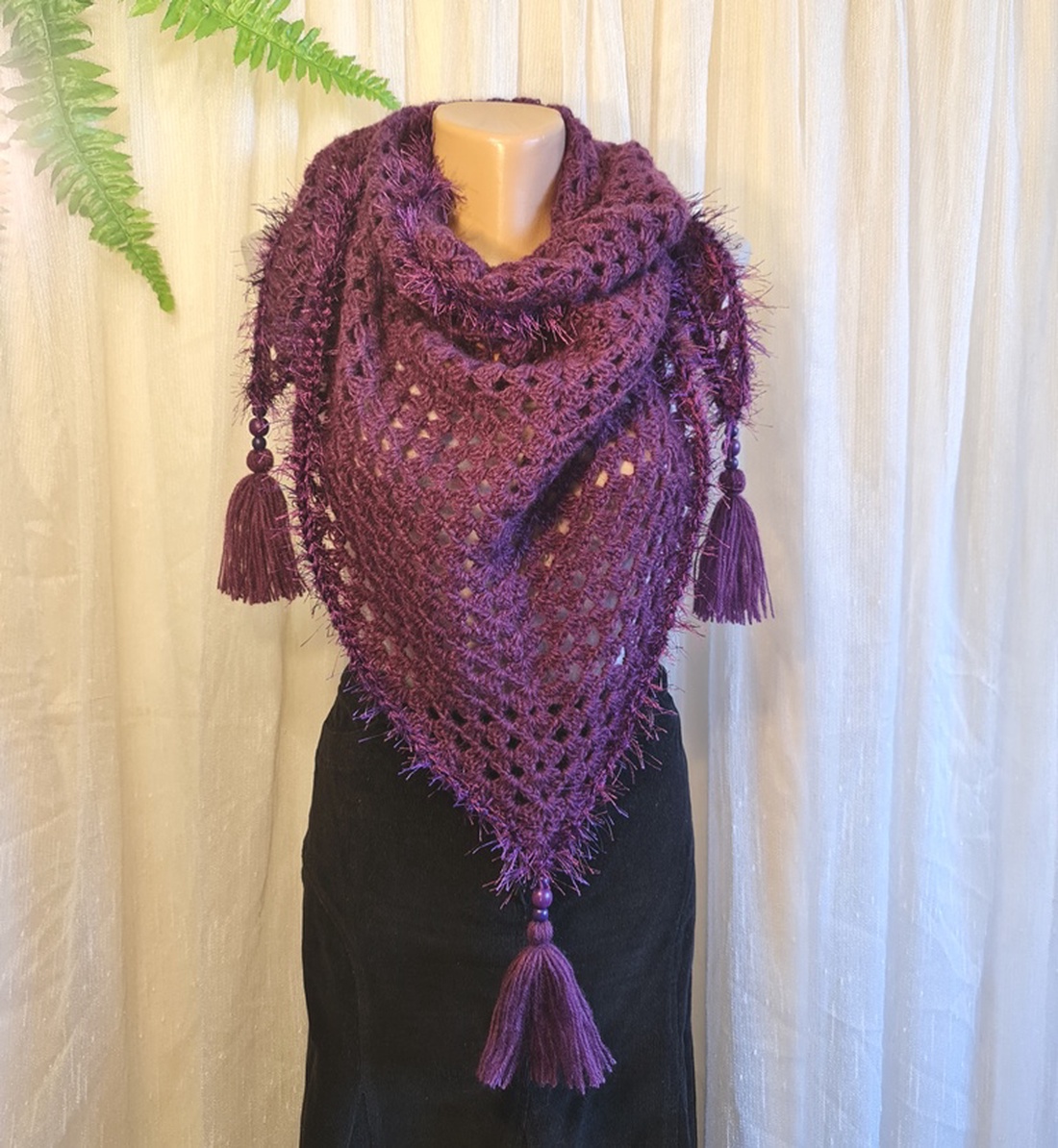 Șal triunghiular croșetat manual ANA - îmbrăcăminte și modă - eșarfe, pălării, fularuri - șaluri - Artynos.ro