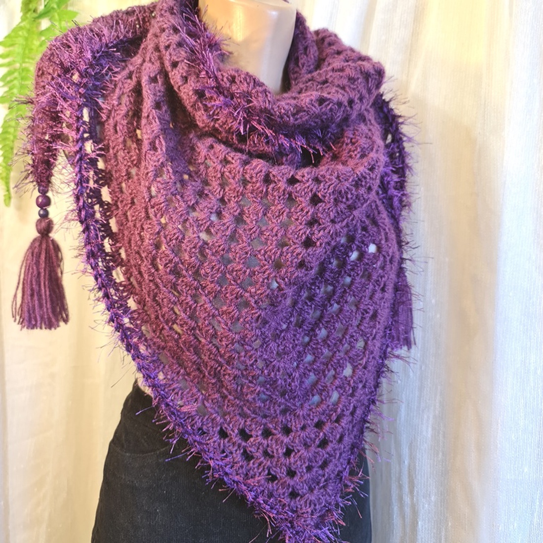 Șal triunghiular croșetat manual ANA - îmbrăcăminte și modă - eșarfe, pălării, fularuri - șaluri - Artynos.ro