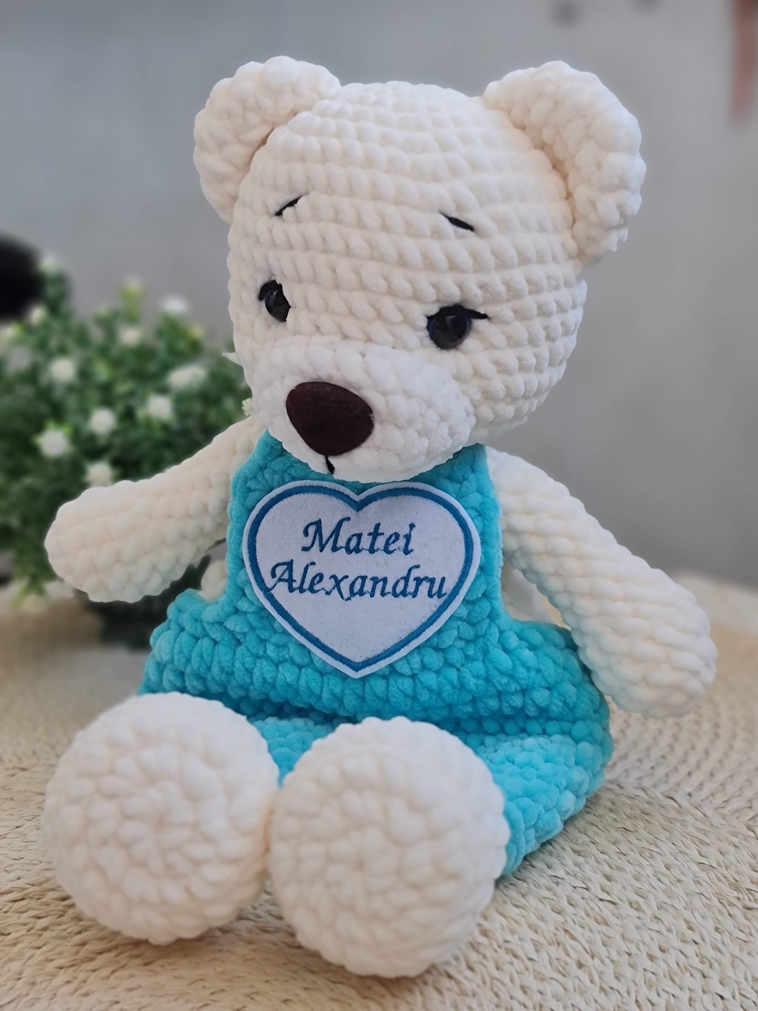 Ursuleț de pluș croșetat manual Norișor, corp moale - jucării și echipamente pentru copii - plușuri - ursuleț de pluș - Artynos.ro