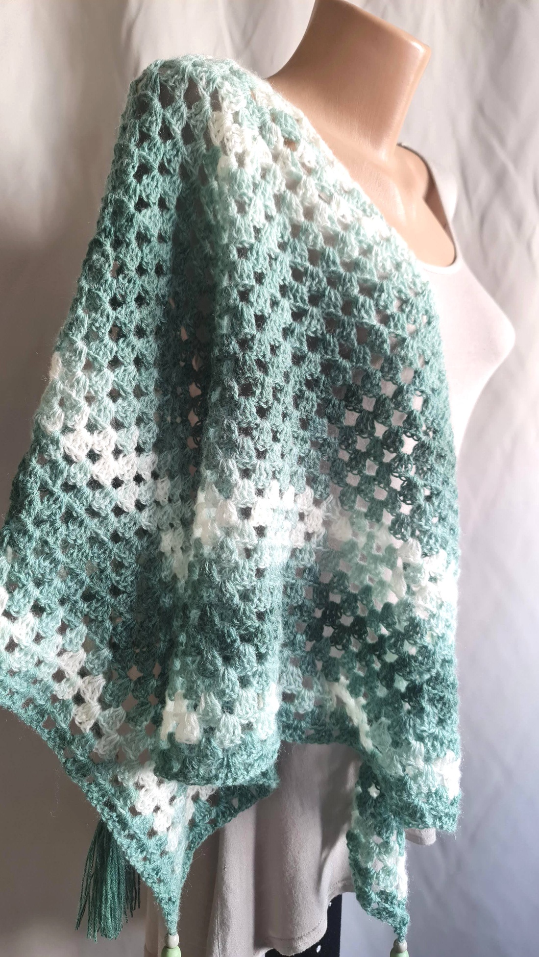 Șal triunghiular croșetat manual SOFIA - îmbrăcăminte și modă - eșarfe, pălării, fularuri - șaluri - Artynos.ro