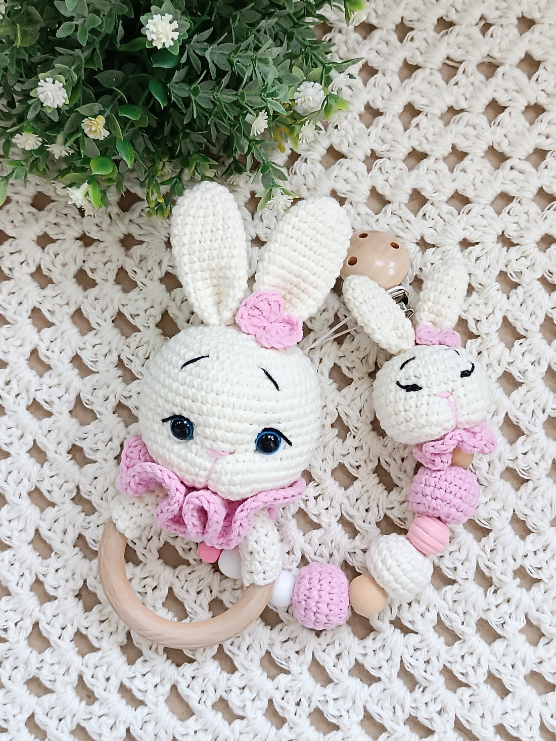 Set cadou bebeluși iepurași - jucării și echipamente pentru copii - jucării bebeluși - zurgălăi - Artynos.ro