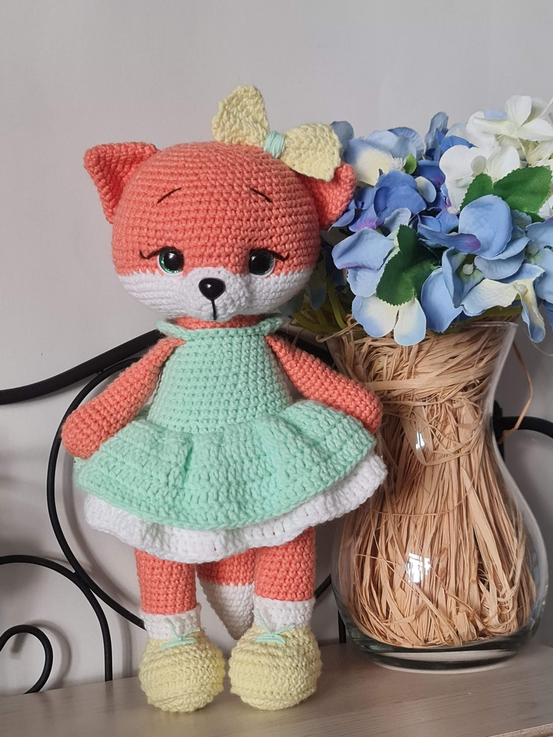 Jucarie crosetata manual vulpița Lilly - jucării și echipamente pentru copii - plușuri - vulpe de pluș - Artynos.ro