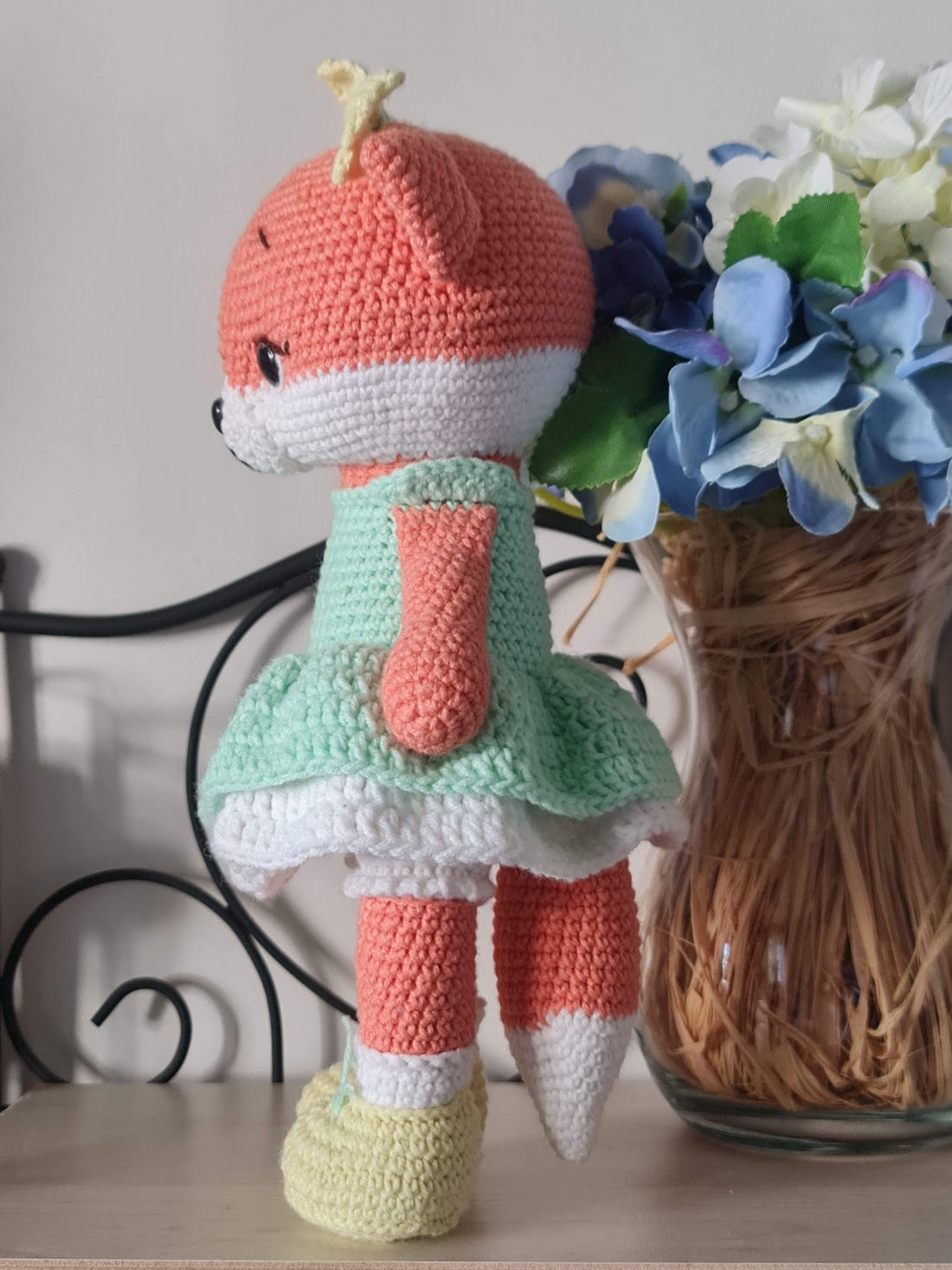 Jucarie crosetata manual vulpița Lilly - jucării și echipamente pentru copii - plușuri - vulpe de pluș - Artynos.ro