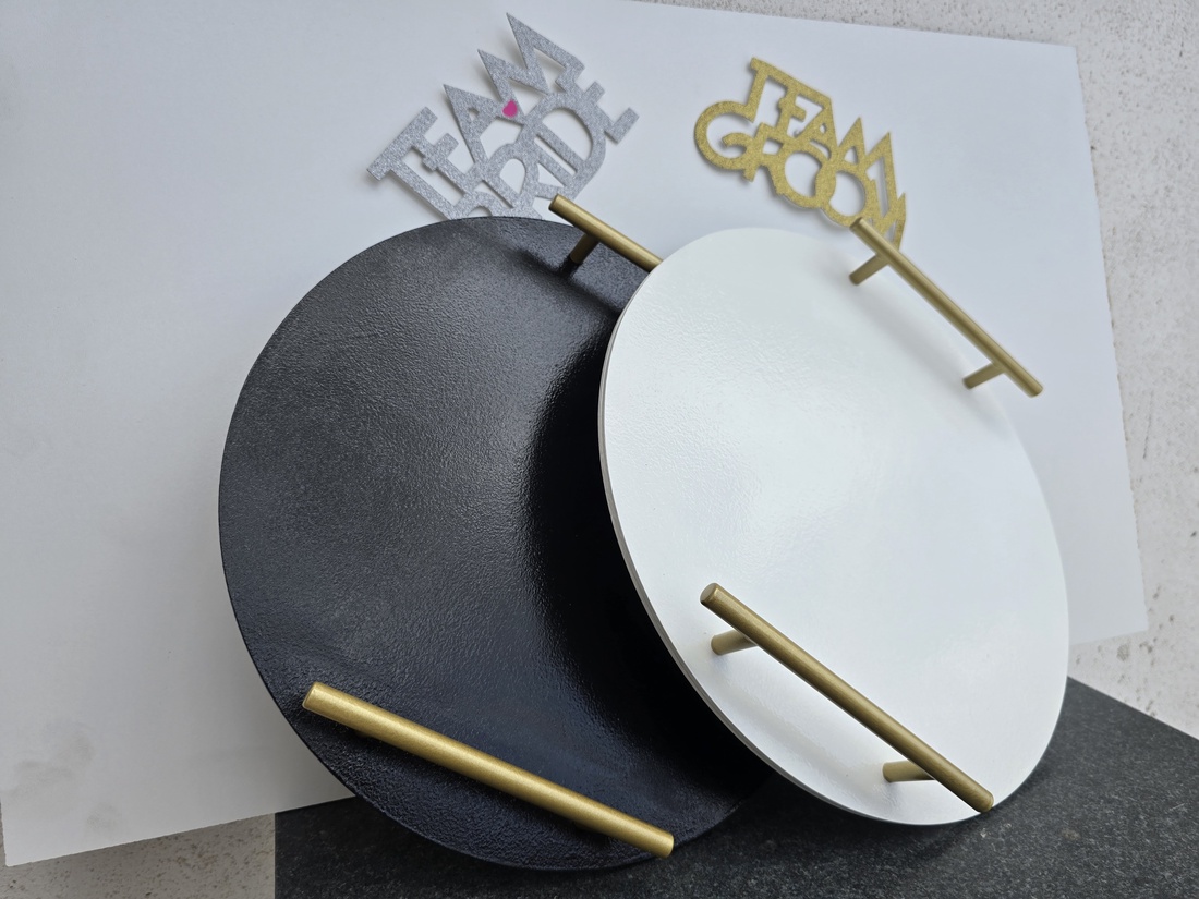 Set tăvi elegante Black  White Elegance - 2 piese, cu mânere aurii - accesorii nuntă - accesorii de nuntă - suport verighete și perne pentru inele - Artynos.ro