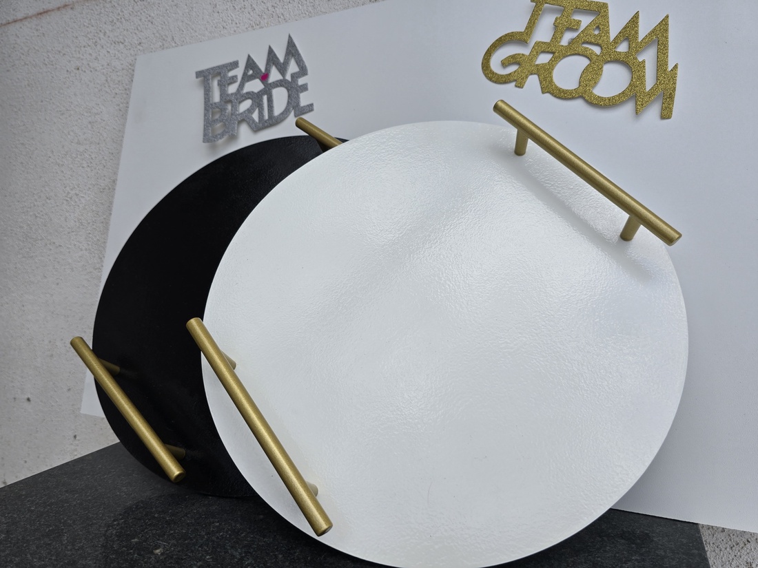 Set tăvi elegante Black  White Elegance - 2 piese, cu mânere aurii - accesorii nuntă - accesorii de nuntă - suport verighete și perne pentru inele - Artynos.ro