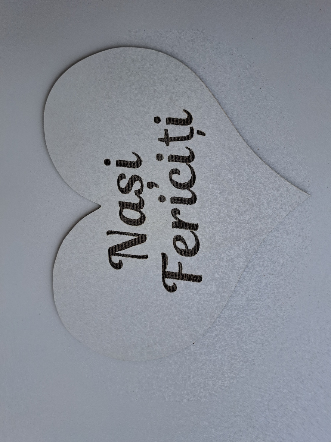 Forma inima Miri Fericiți sau Nași Fericiți  15x18cm - accesorii nuntă - materiale decor pentru nuntă - decorațiuni pentru masa de nuntă  - Artynos.ro