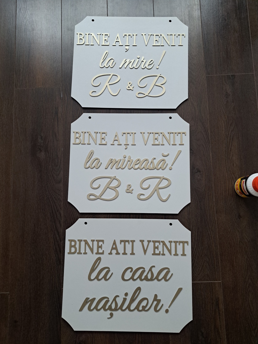 Set 2x Plăcuță/panou Bine ați venit - accesorii nuntă - materiale decor pentru nuntă - decorațiuni pentru masa de nuntă  - Artynos.ro