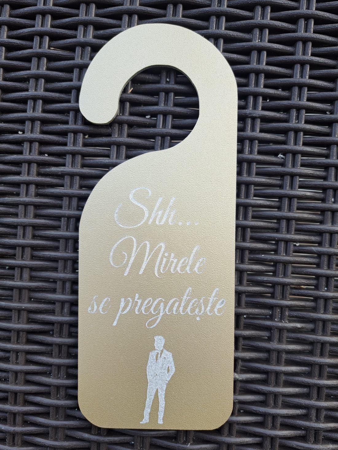 Agatatoare usa mirele/mireasa se pregateste - accesorii nuntă - materiale decor pentru nuntă - decorațiuni nuntă - Artynos.ro