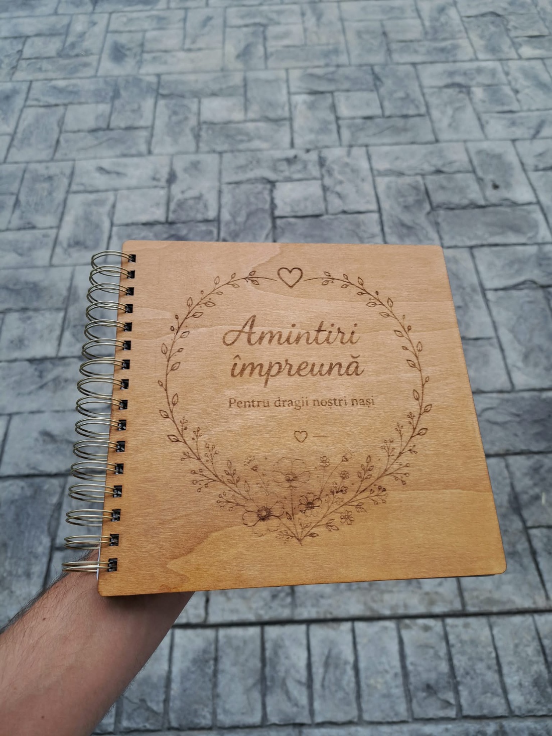 Album foto din lemn � Amintiri împreună - accesorii nuntă - amintiri și cadouri de nuntă - albume foto de nuntă - Artynos.ro