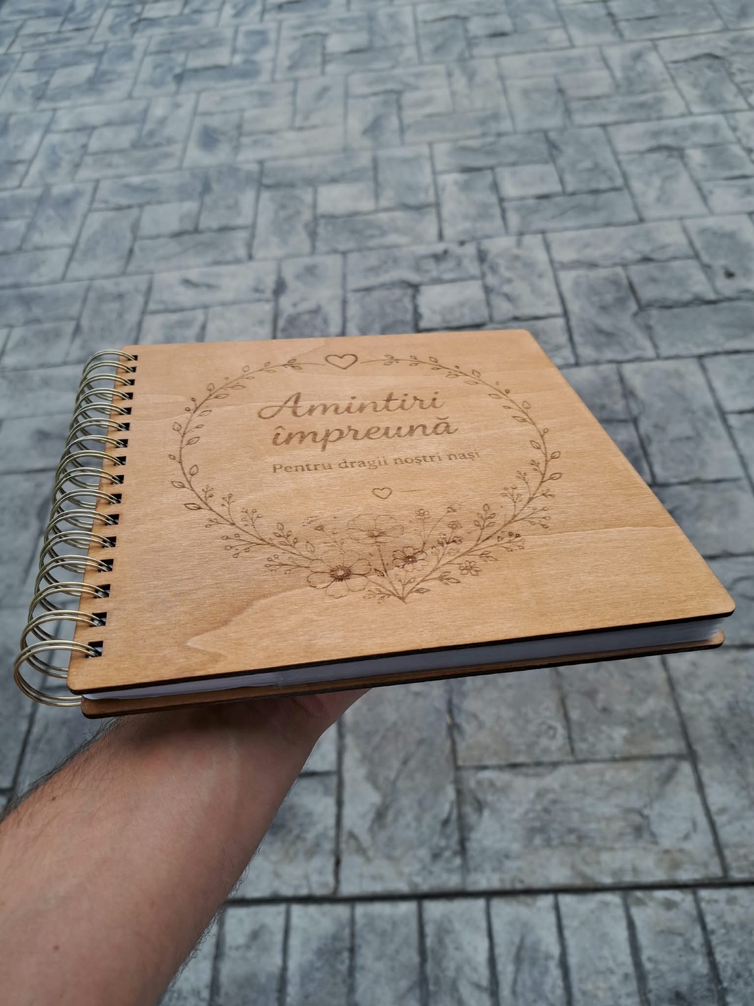 Album foto din lemn � Amintiri împreună - accesorii nuntă - amintiri și cadouri de nuntă - albume foto de nuntă - Artynos.ro