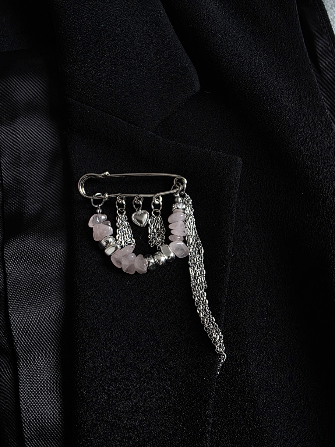 Broșă din cuarț, hematit și oțel inoxidabil - bijuterii - mărțișor - Artynos.ro