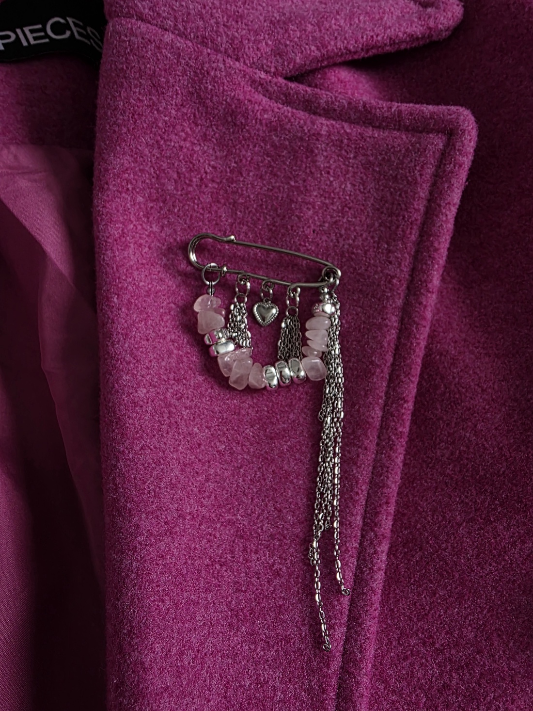 Broșă din cuarț, hematit și oțel inoxidabil - bijuterii - mărțișor - Artynos.ro