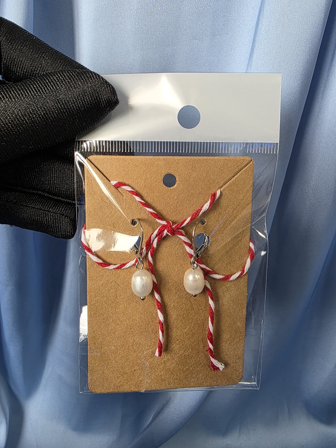 Martisor cercei din oțel inoxidabil și perlă de cultură  - bijuterii - mărțișor - Artynos.ro